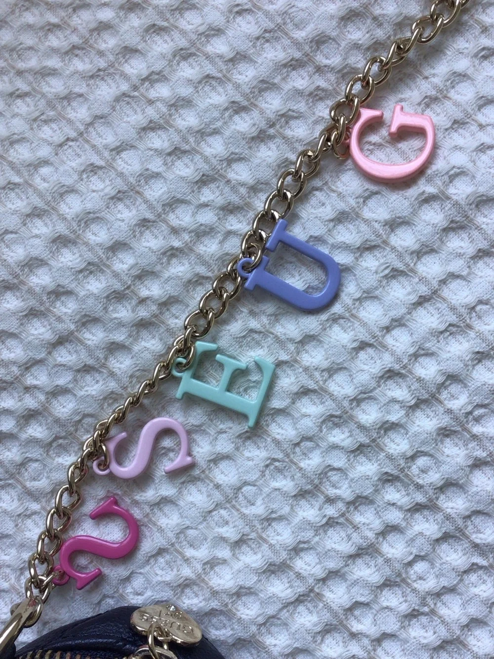 Guess cute charm